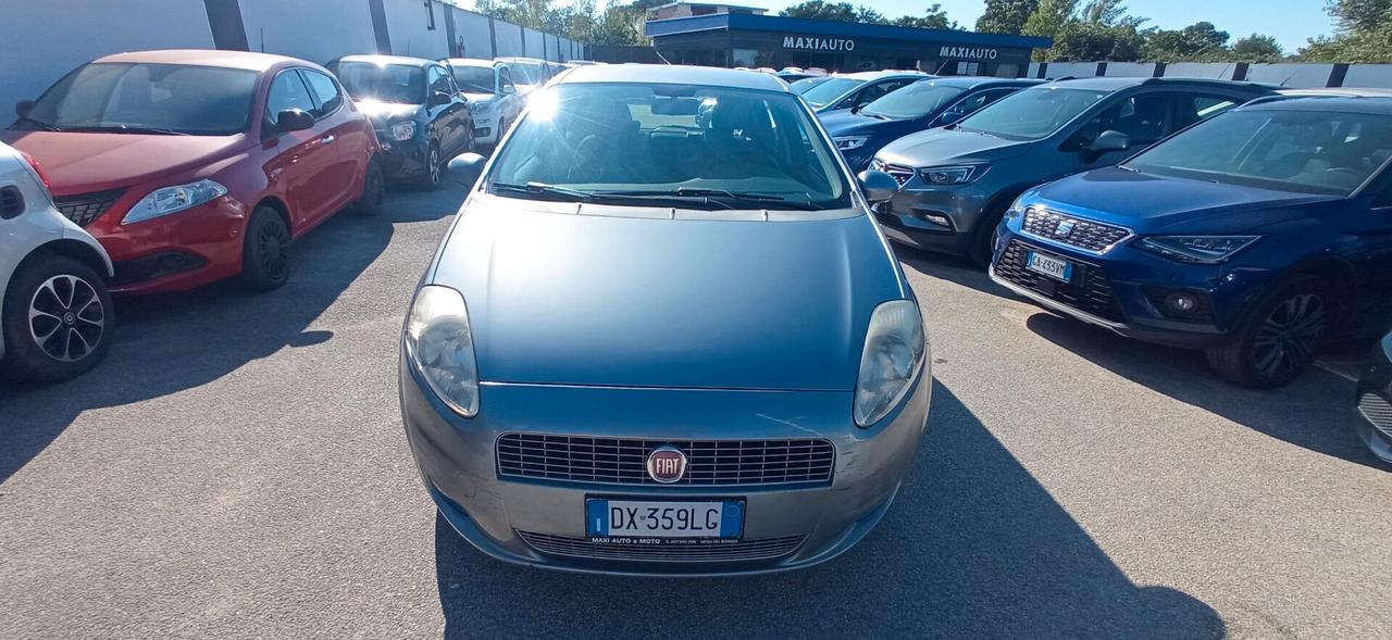 Fiat Grande Punto ENTRA E LEGGI