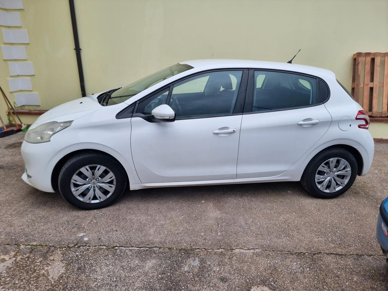 Peugeot 208 1.4 HDi 68 CV 5 porte Access