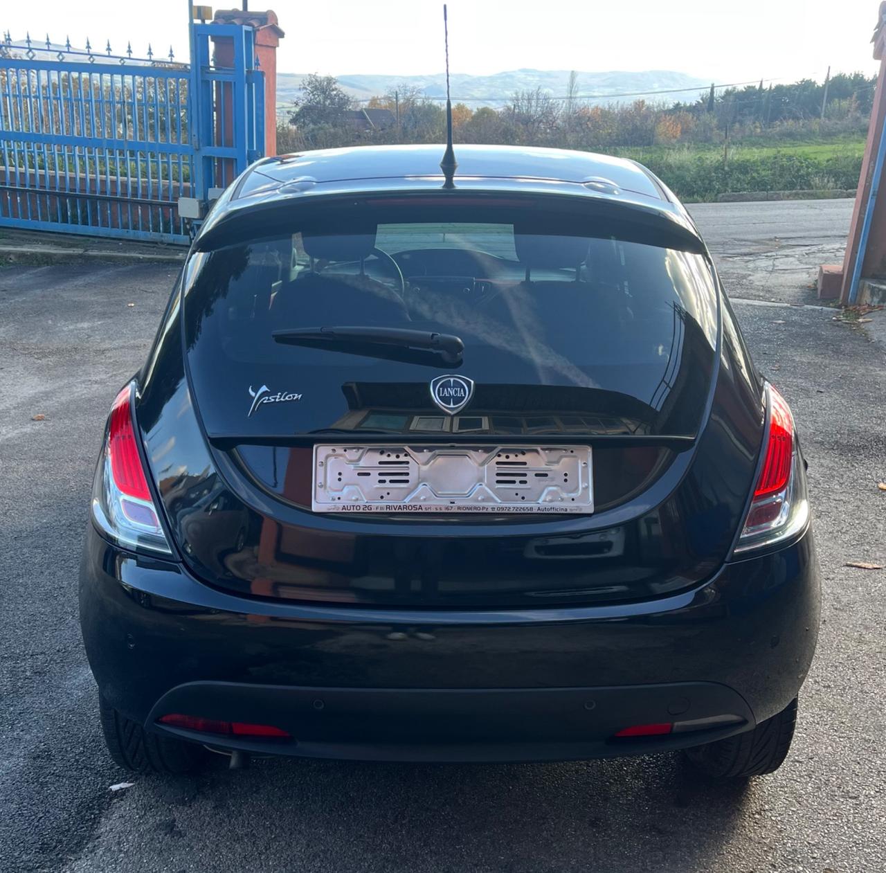 Lancia Ypsilon 1.2 69 CV 5 porte Black/Red