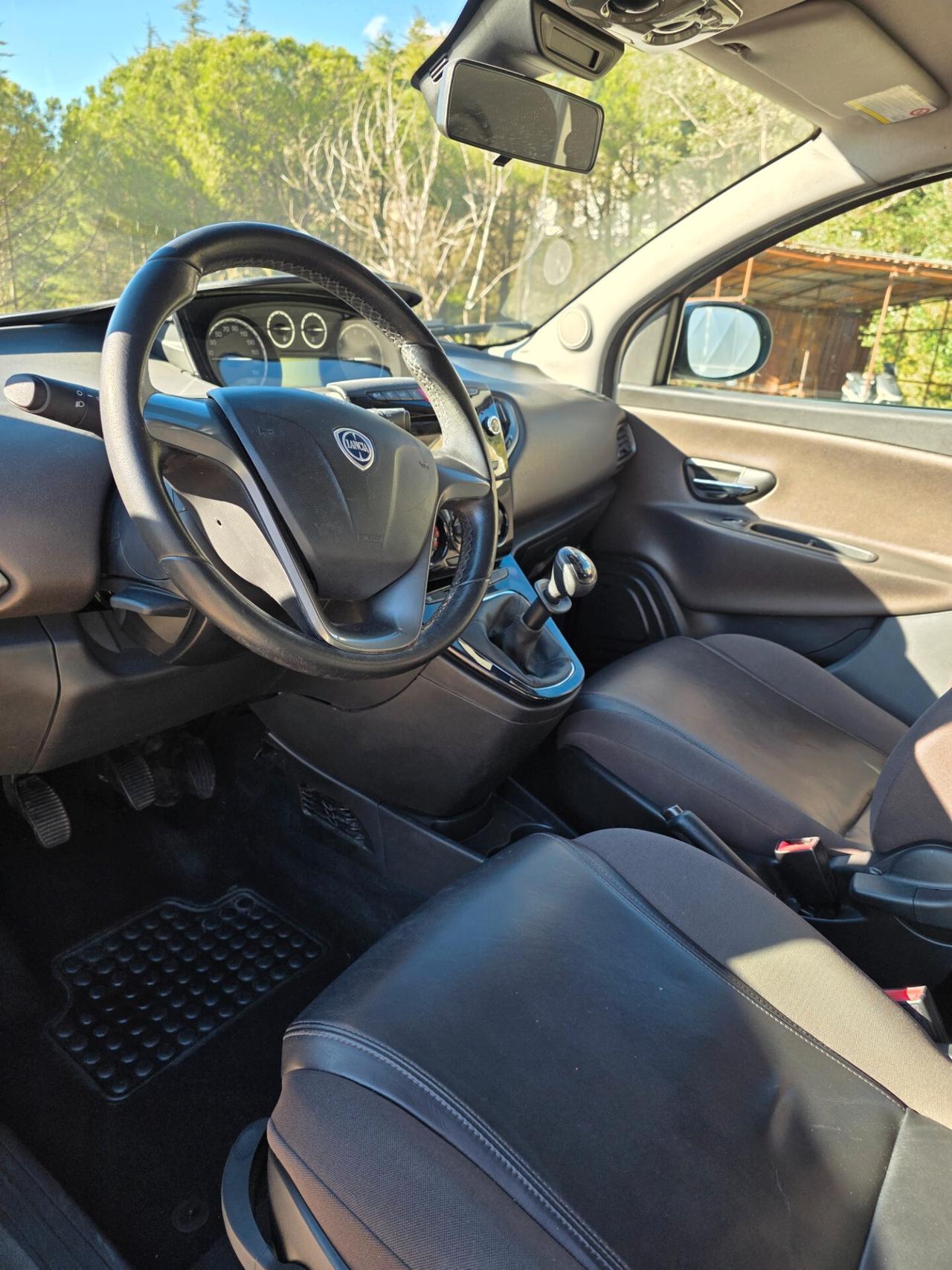 Lancia Ypsilon 1.2 69 CV 5 porte S&S Gold