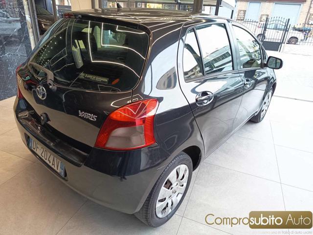 TOYOTA Yaris 1.0 5 porte