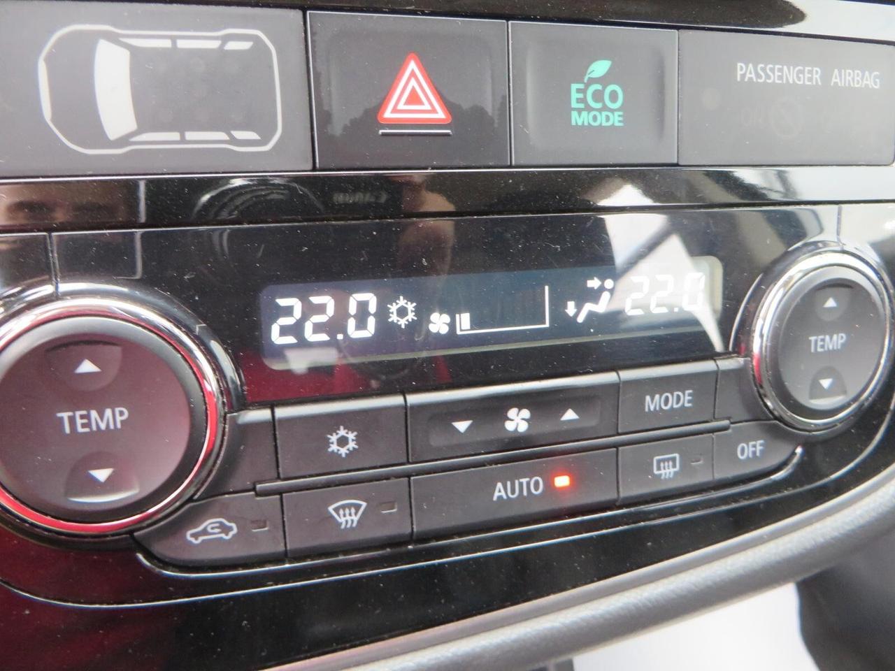 Mitsubishi Outlander INSTYLE PLUS NAVI 2.2 DI-D 4WD Aut. 7 posti