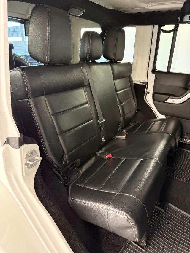 JEEP Wrangler Unlimited 2.8 CRD DPF Sahara Auto