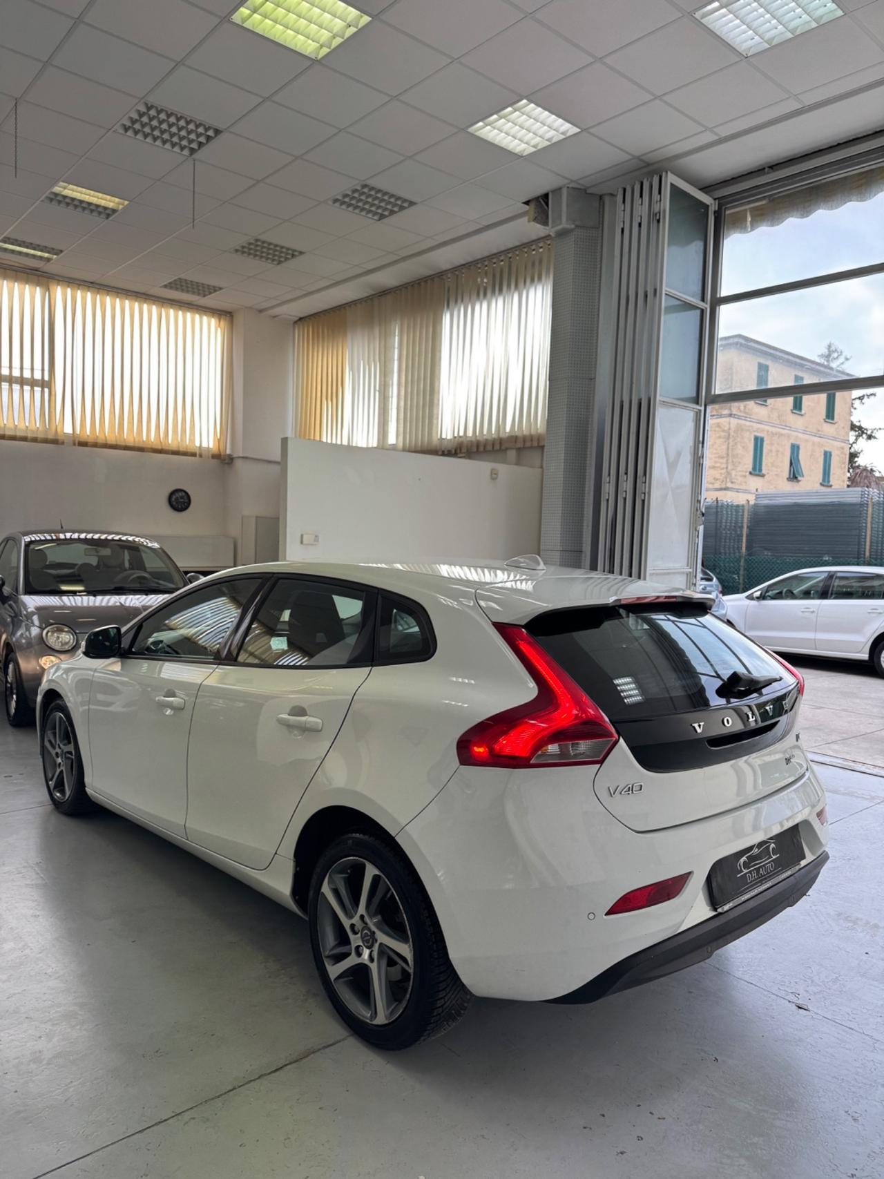 Volvo V40 D2 R-design Momentum