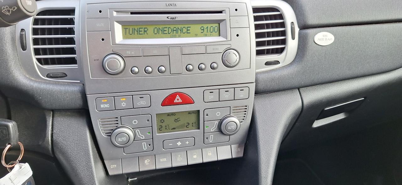 Lancia Ypsilon 1.2 Oro