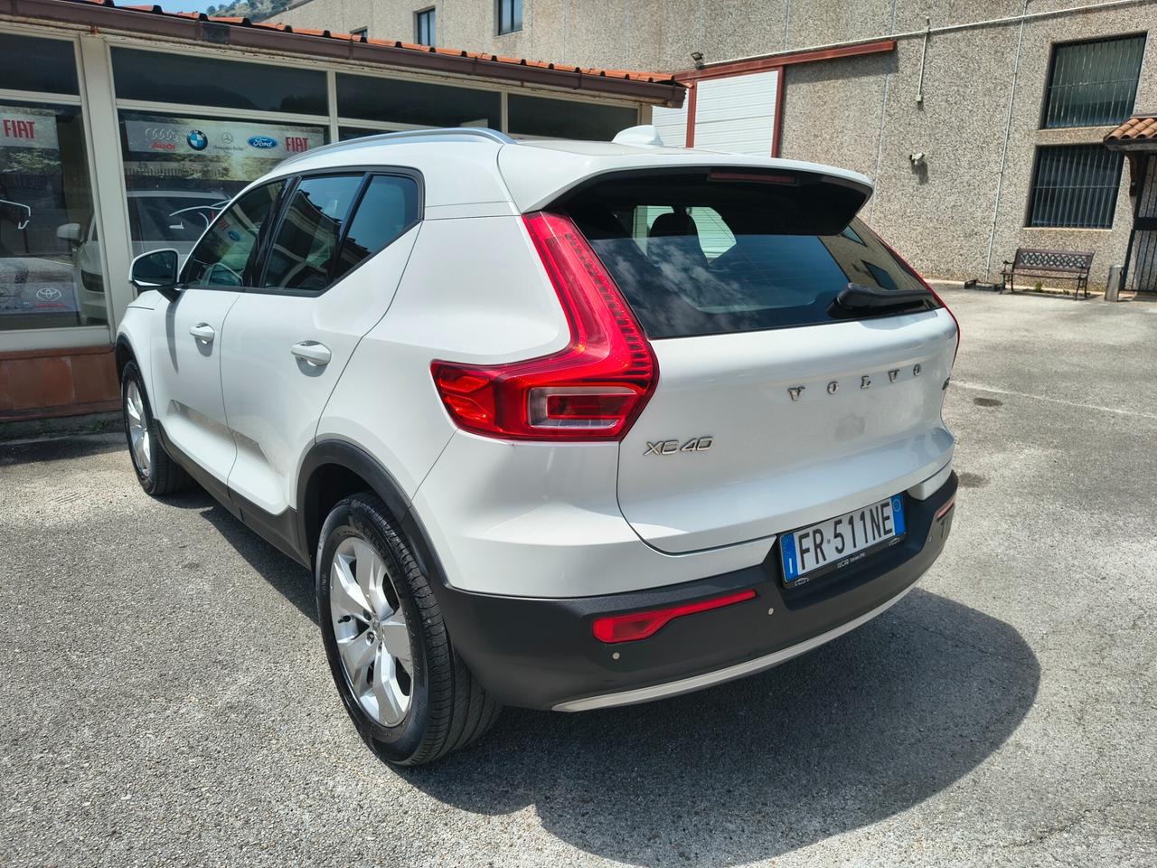 VOLVO XC40 D3 MOMENTUM "MAI VISTA UNA SIMILE"