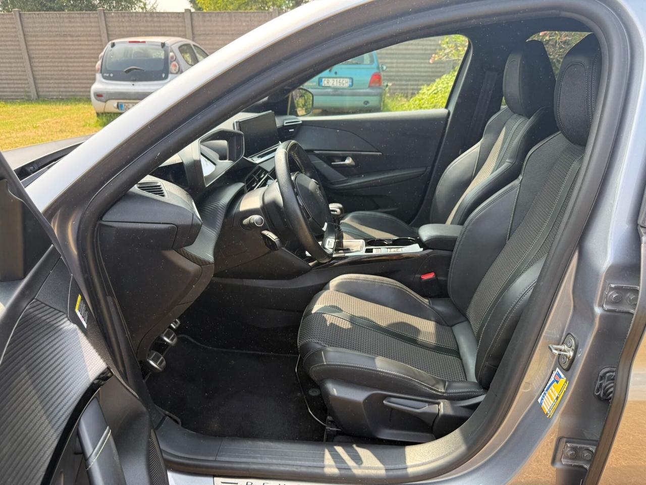 Peugeot 208 100 GT Line ADATTA NEOPATENTATI