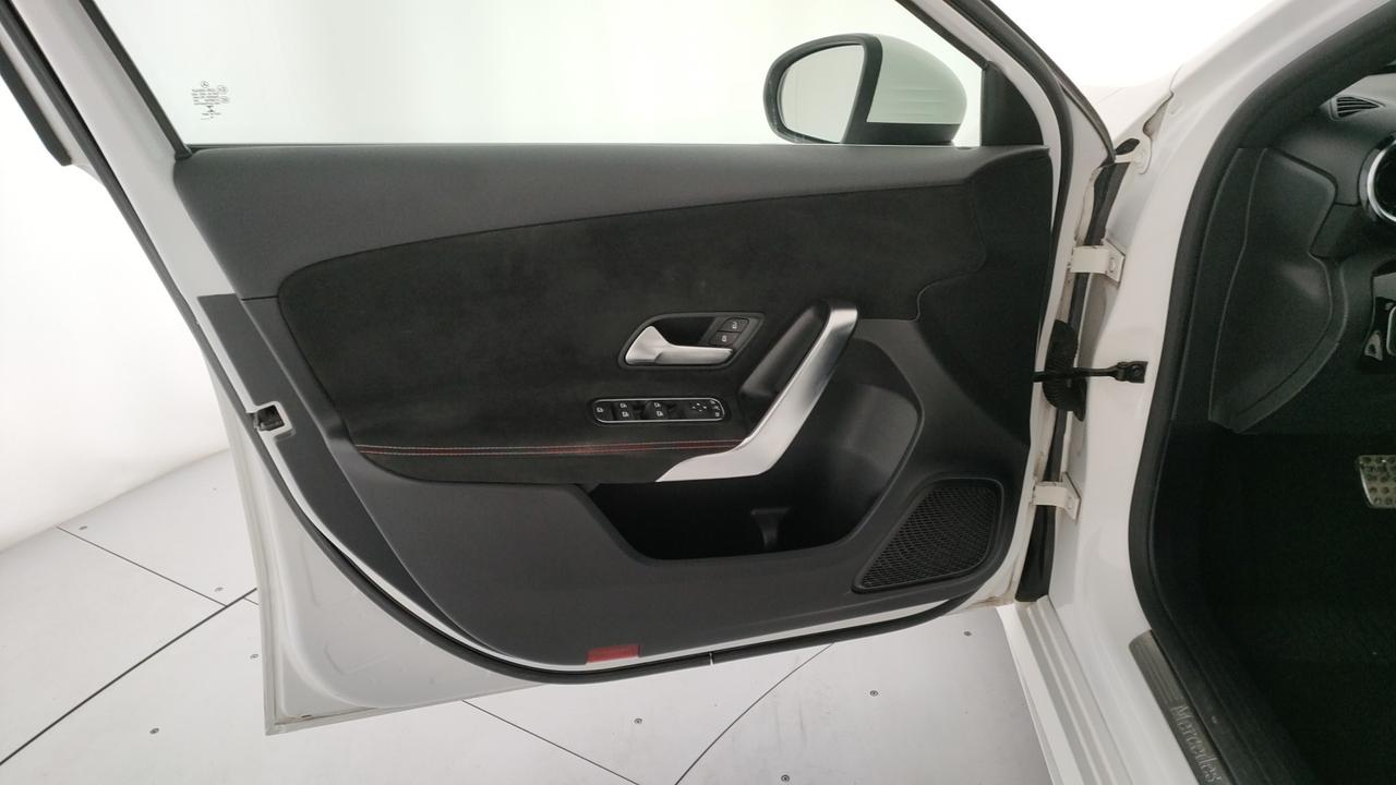 Mercedes-Benz Classe A - W177 2018 - A 180 d Premium auto