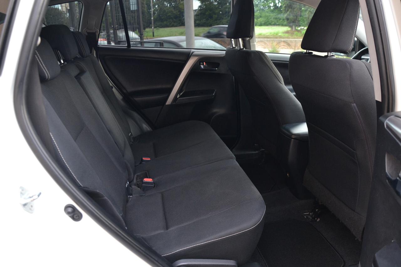 Toyota RAV 4 2.0 D-4D 143CV **NAVI+CRUISE+RCAM+PDC+LED+EURO6B*
