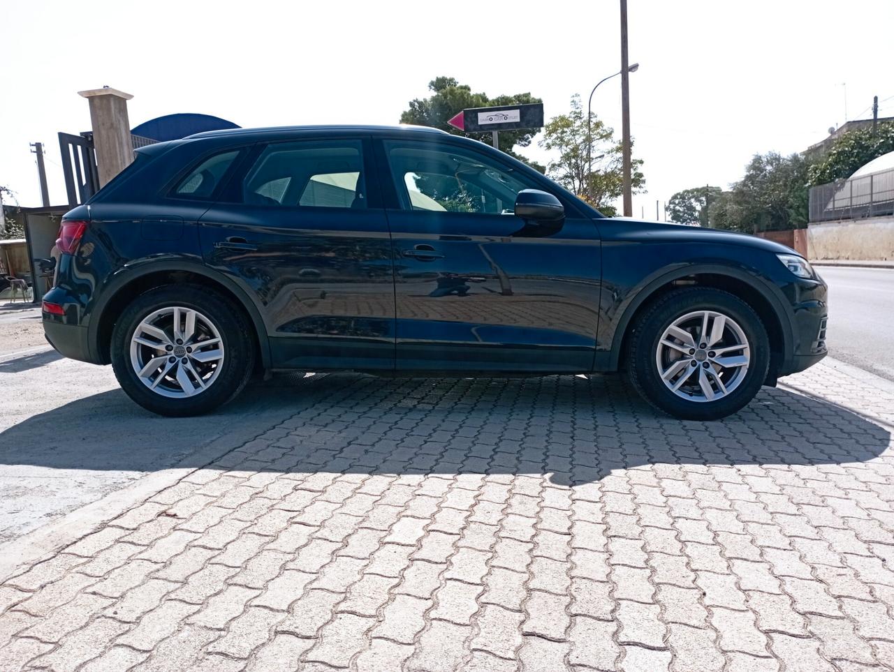 Audi Q5 2.0 TDI 150 CV Business