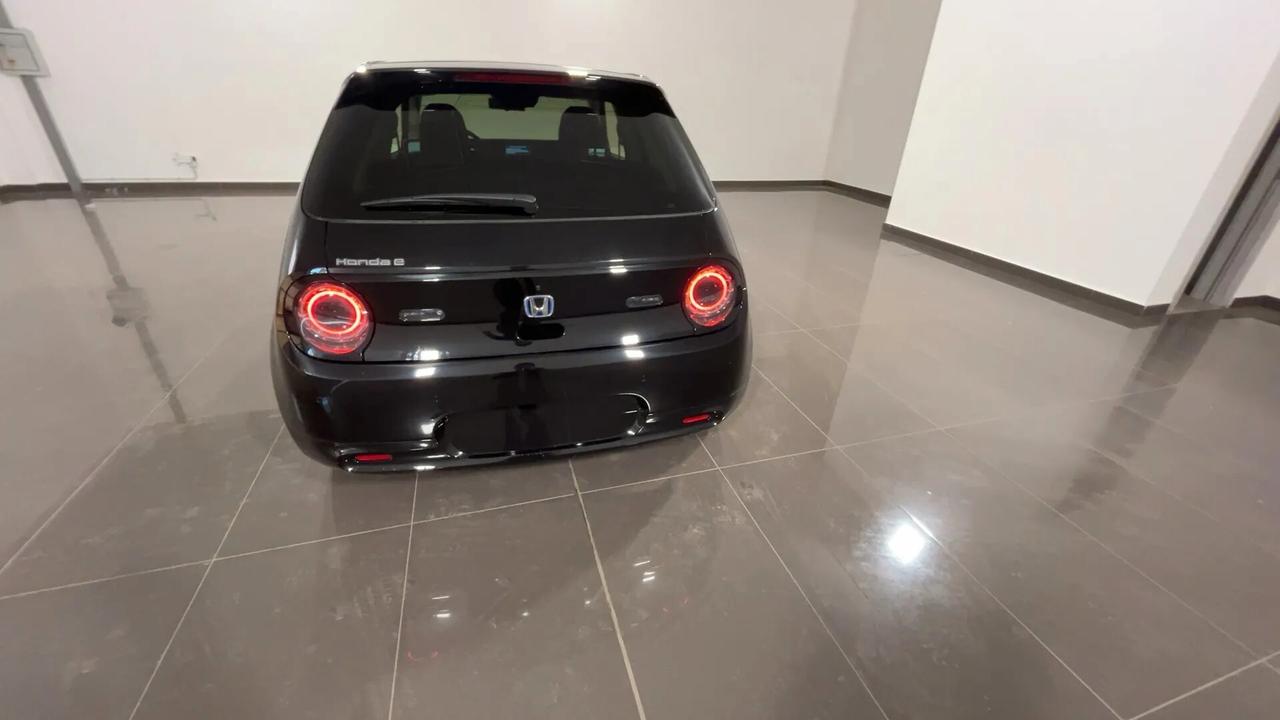 Honda e Advance 17