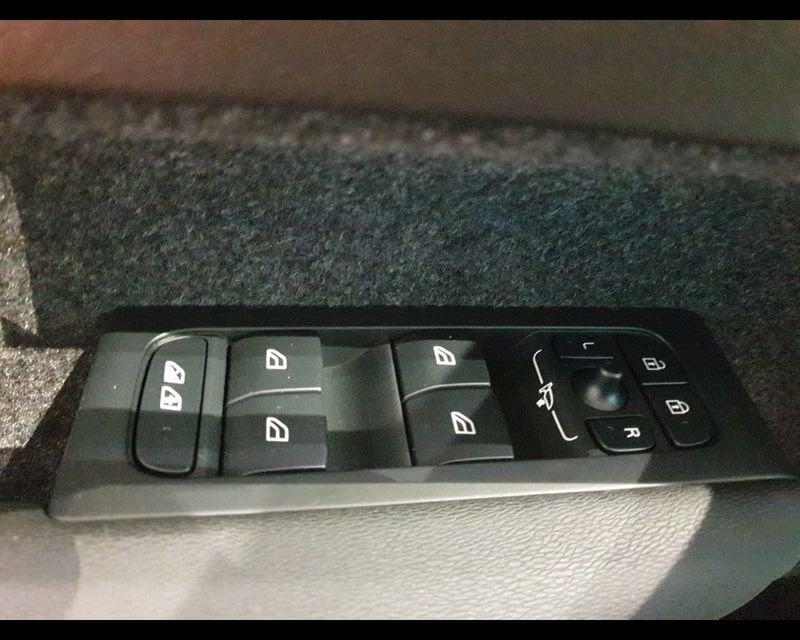 Volvo XC40 (2017-->) B3 automatico Essential