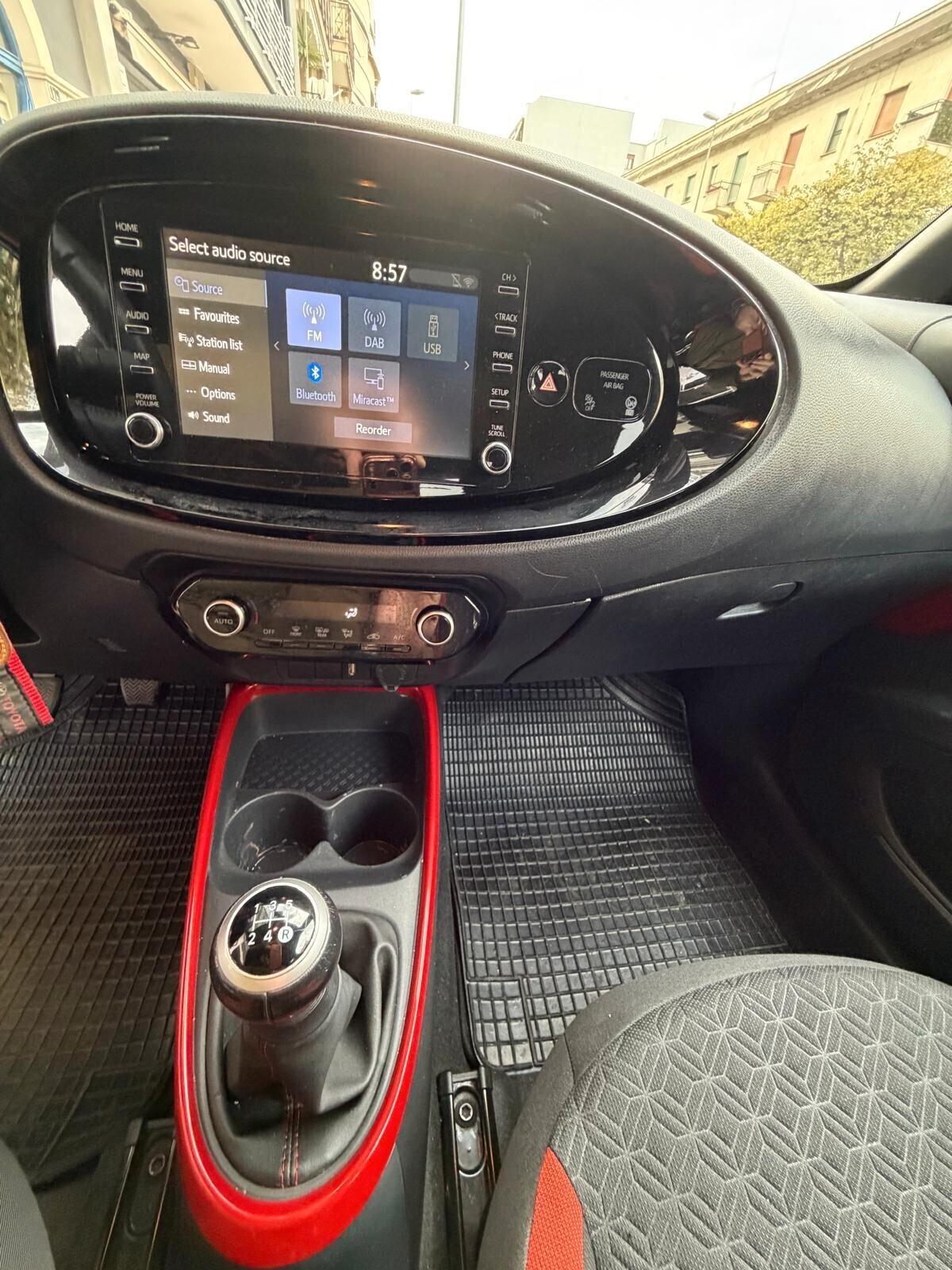 Toyota Aygo X 1.0 VVT-i 72 CV 5 porte Lounge-2022