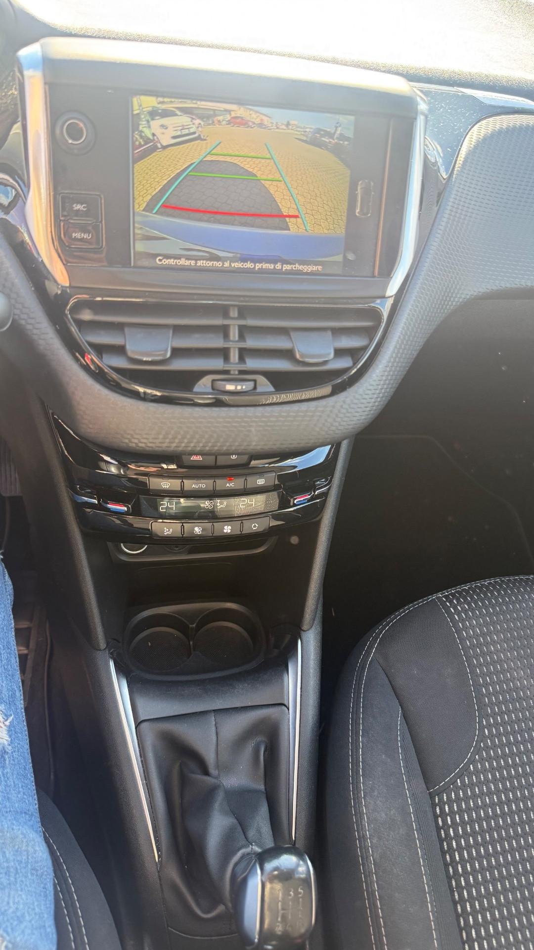 PEUGEOT 208 BENZINA EURO 6 NEOPATENTATI