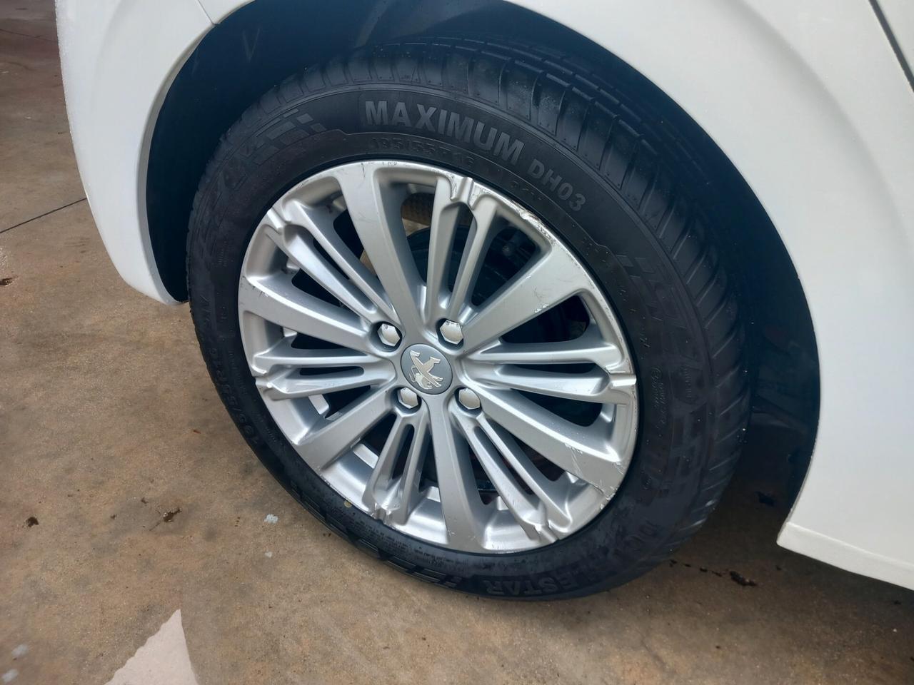 Peugeot 208 PureTech 82 5 porte Active km 96000 garanzia