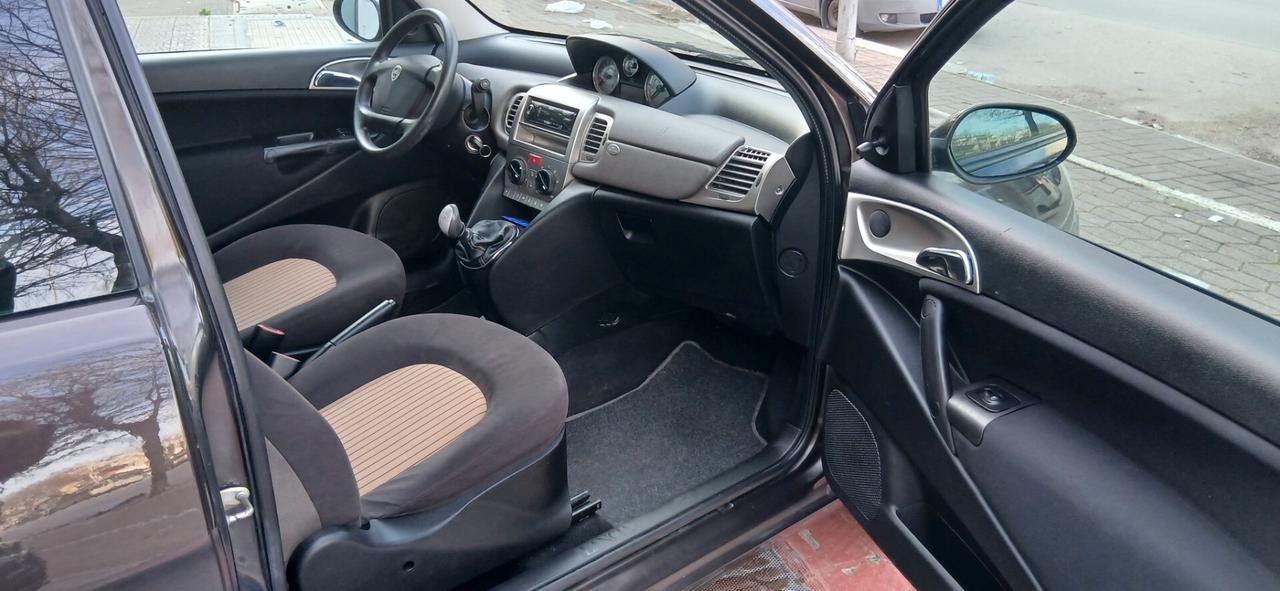 LANCIA YPSILON 1.2 PARI AL NUOVO