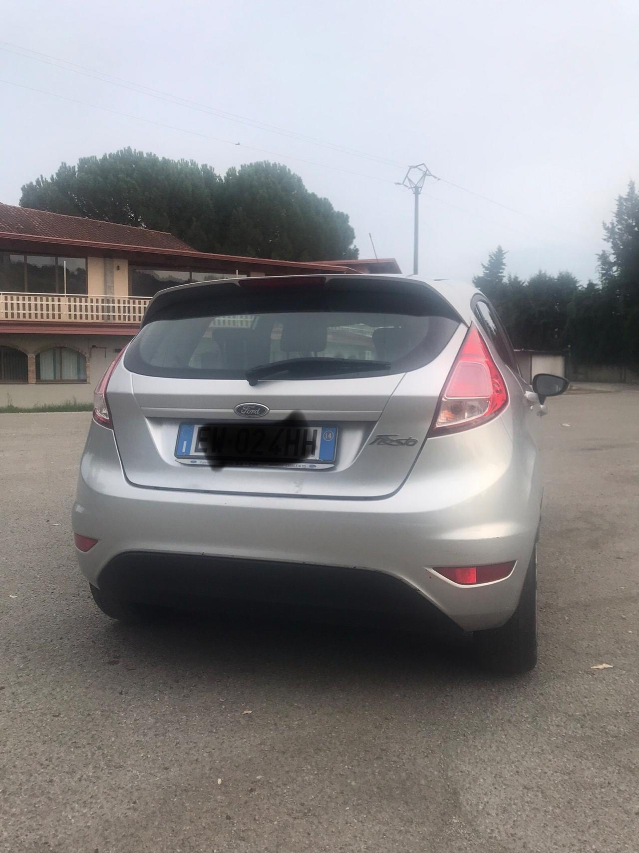 Ford fiesta anno2015 160000 km meccanicamente perfetta