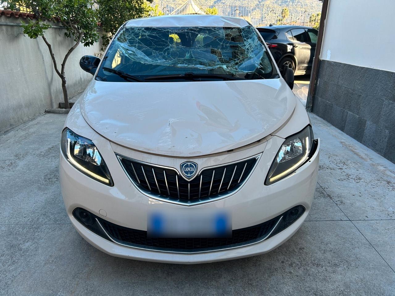 Lancia New Ypsilon 1.0 Hybrid - 2022 Incidentata