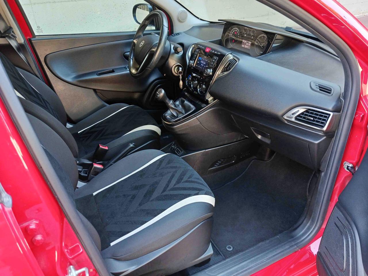 Lancia Ypsilon EURO6 - SOLO 69mila KM! PERFETTA