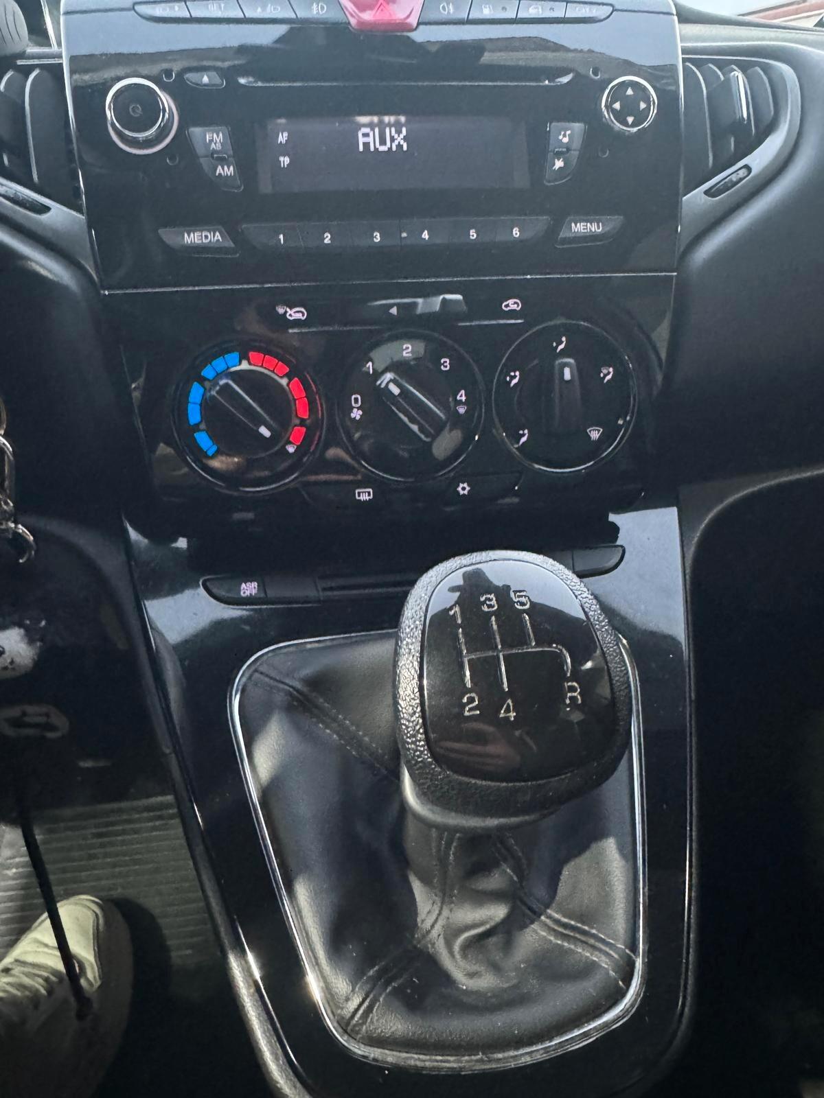 Lancia Ypsilon 0.9 TwinAir 85 CV 5 porte Metano Ecochic Gold