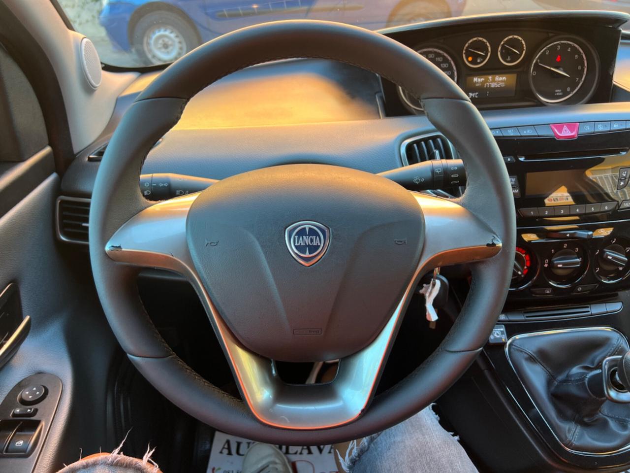 Lancia Ypsilon 1.2 69 CV 5 porte GPL Ecochic Silver