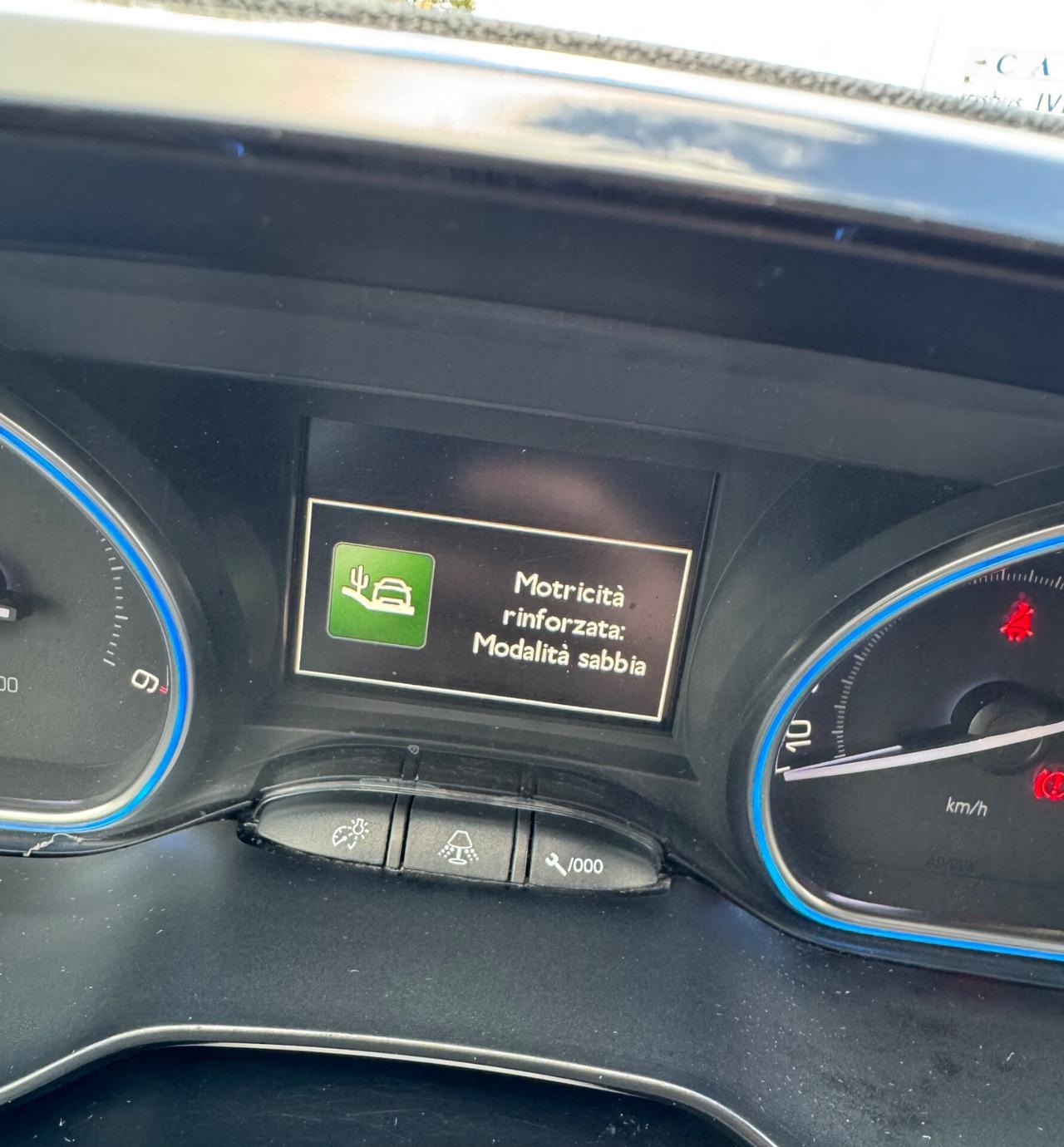 Peugeot 2008 1.6 BlueHDi 120 Allure -GRIP CONTROL-