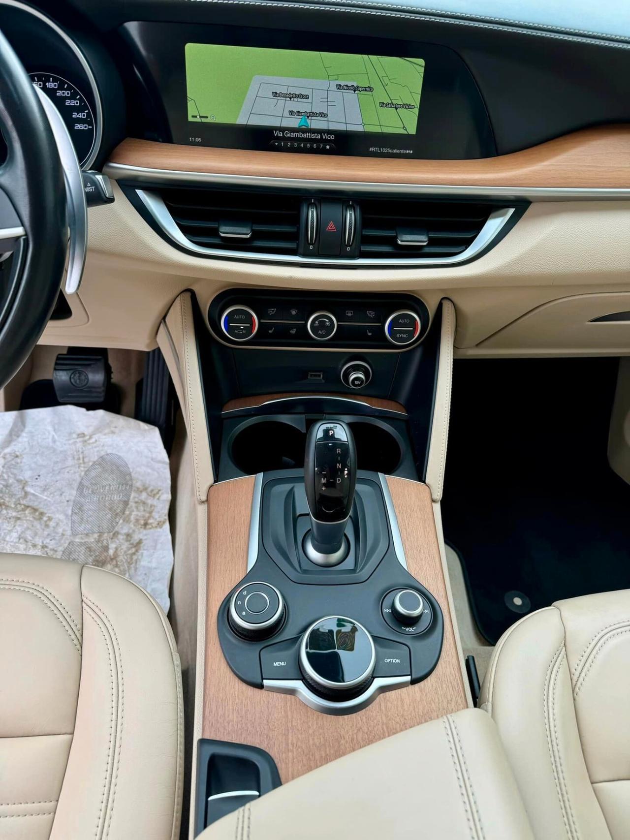 Alfa Romeo Stelvio 2.2 Turbodiesel AT8 Q4 Executive con Gancio traino Originale