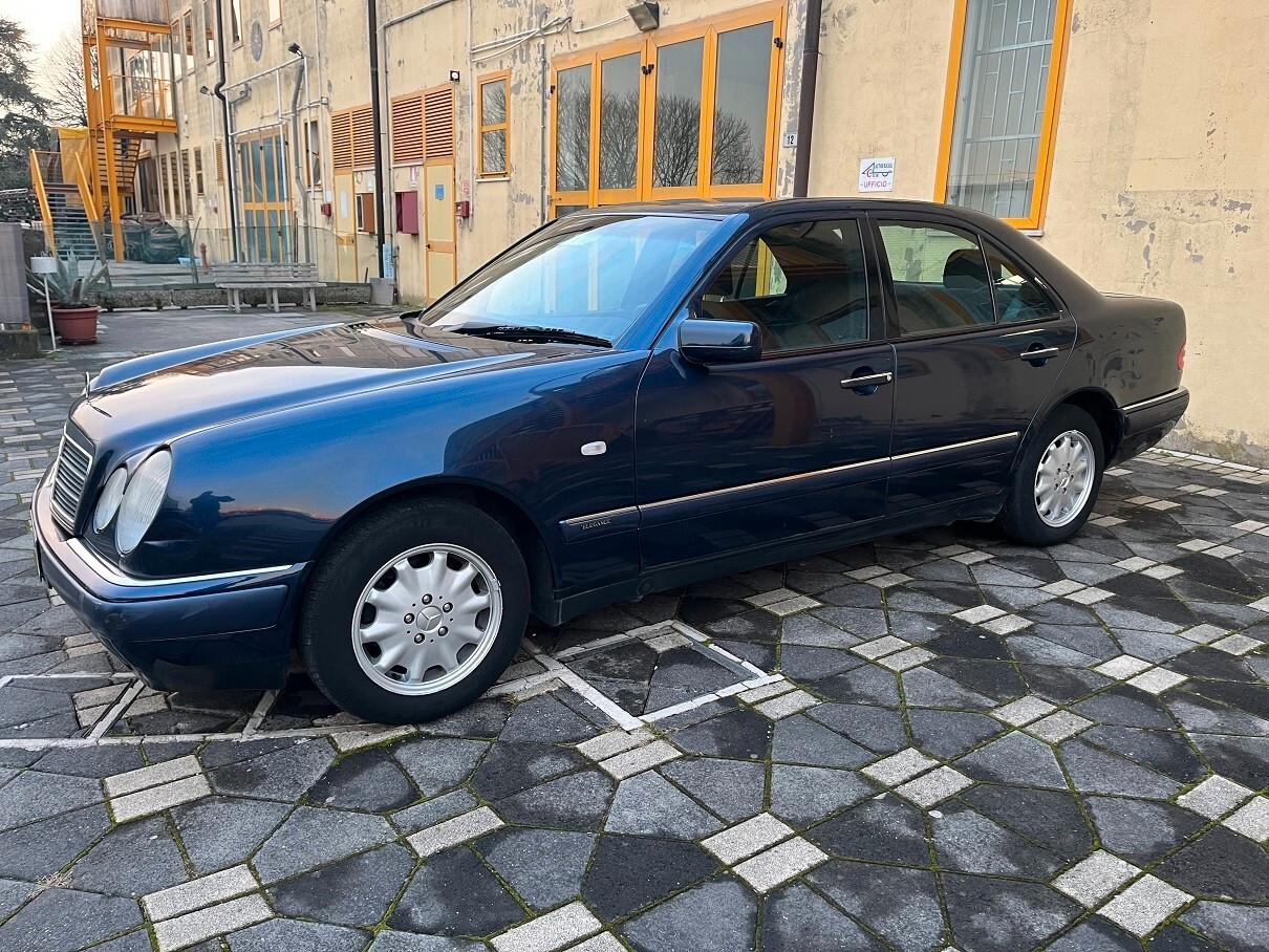 Mercedes-benz E 200 cat Elegance