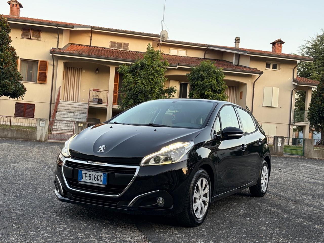 Peugeot 208 PureTech 82 5p. GPL Allure
