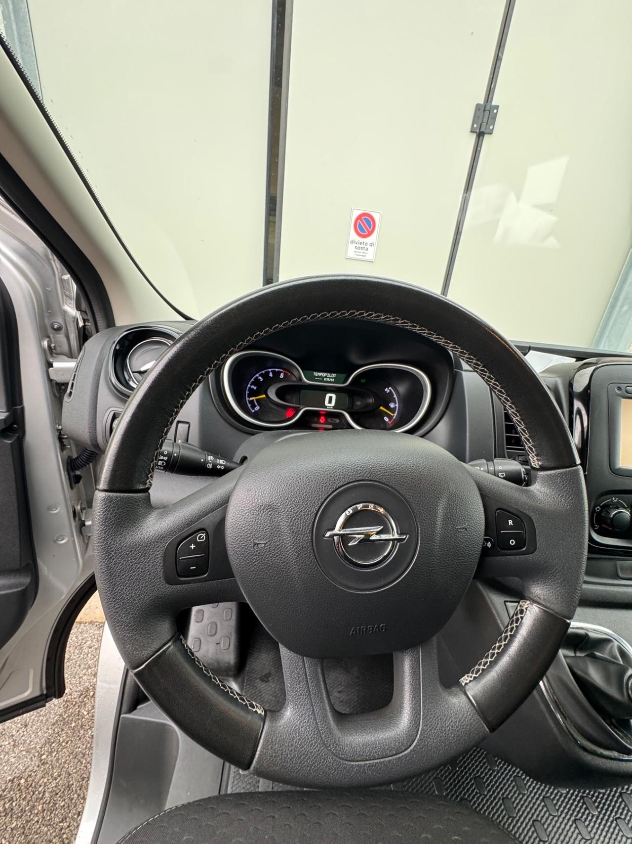 Opel Vivaro 9 posti