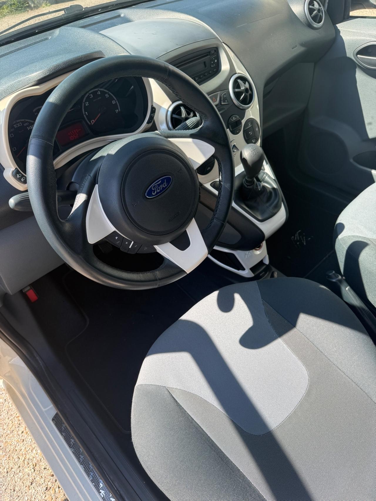 Ford Ka 1.2 8V 69CV Titanium 45000km REALI