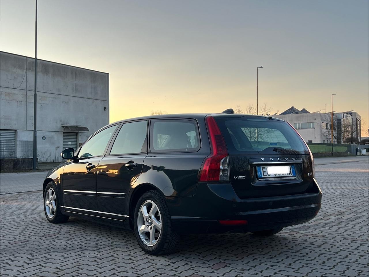 Volvo V50 D2 R-design