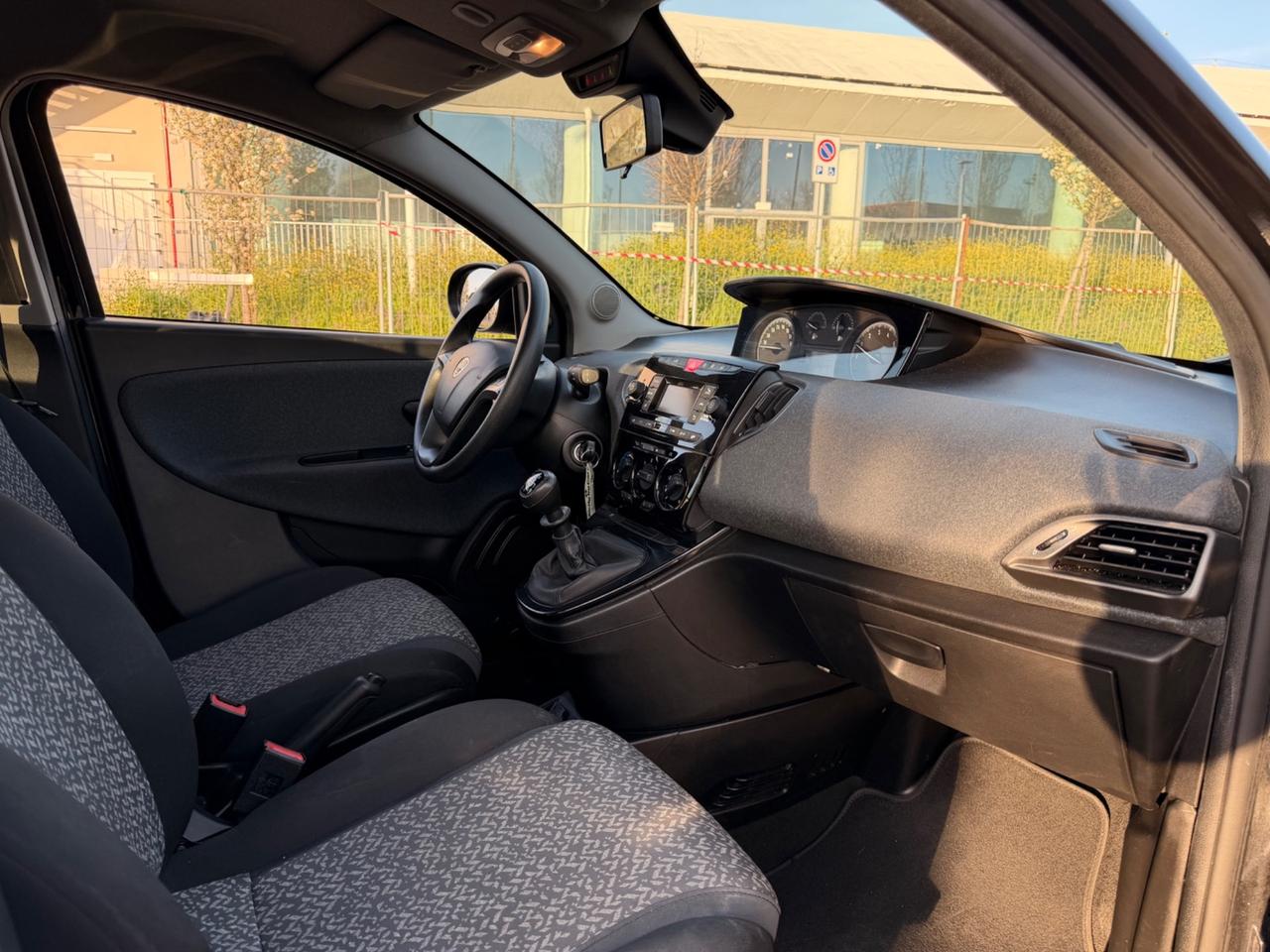 Lancia Ypsilon 1.0 FireFly 5 porte S&S Hybrid Alberta Ferretti