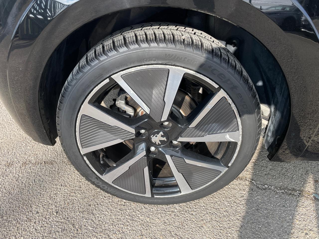 Peugeot 208 motore elettrico 136 CV 5 porte GT Line