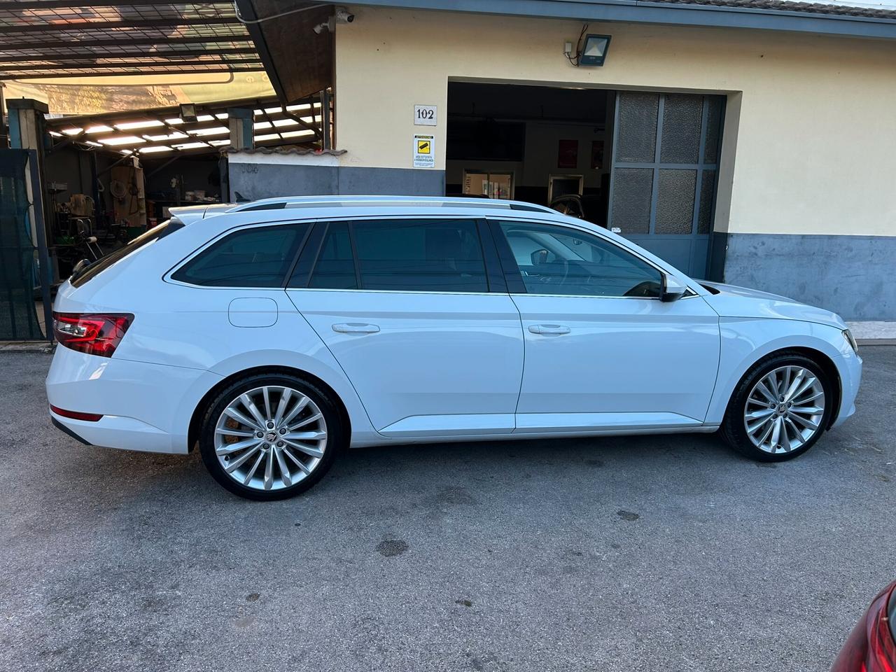 Skoda Superb 2.0 TDI 190 CV SCR DSG Wagon Ambition