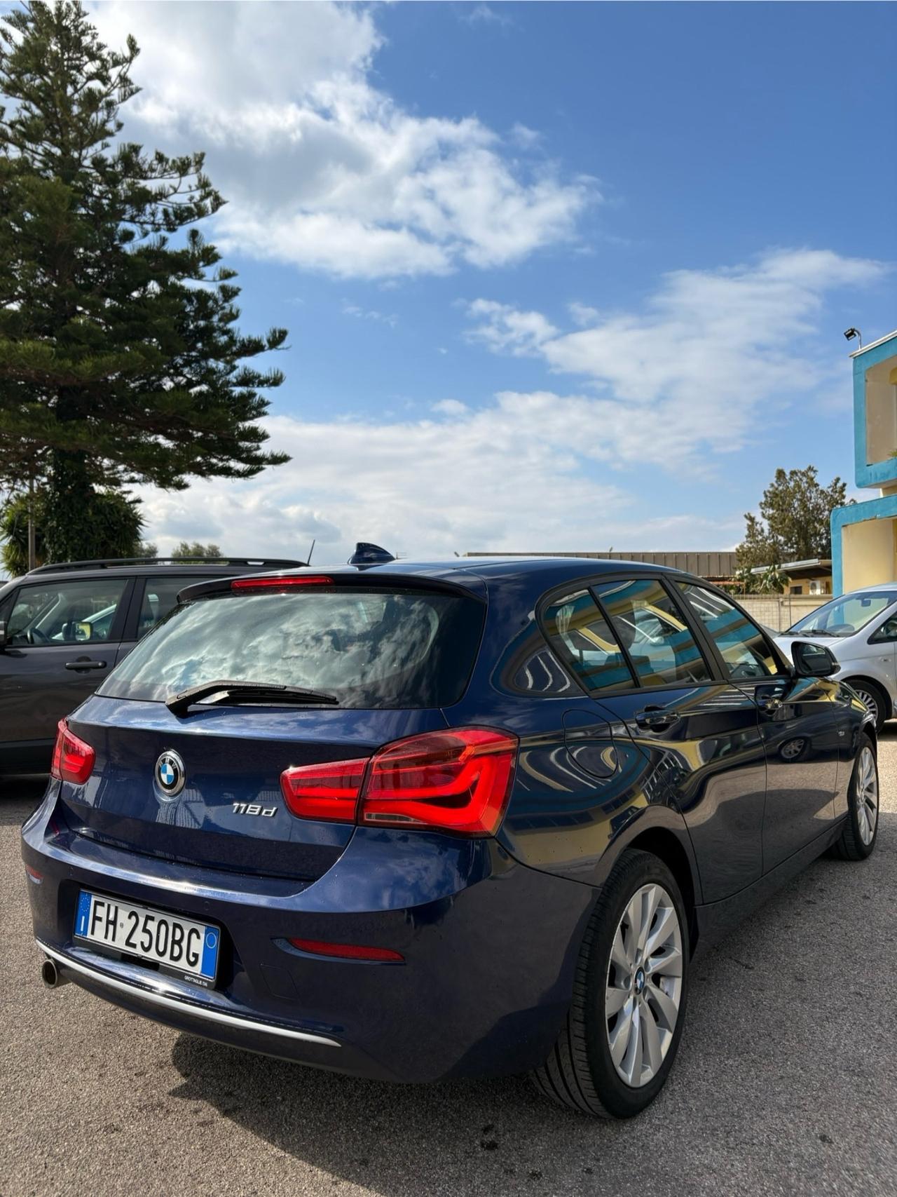 Bmw 118 118d 5p. Urban