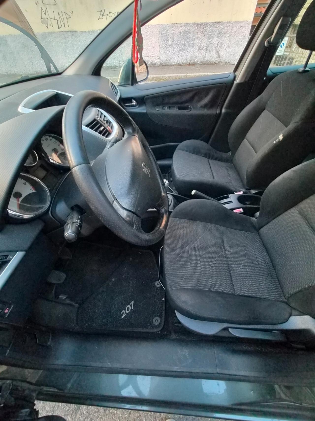 Peugeot 207 75CV 5p. X Line