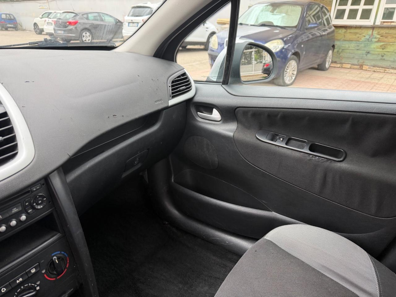 Peugeot 207 1.4 HDi 70CV 5p. XT