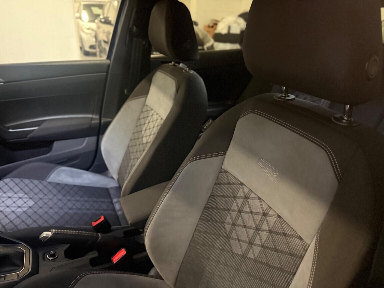 Volkswagen Polo 1.0 TSI DSG R-Line