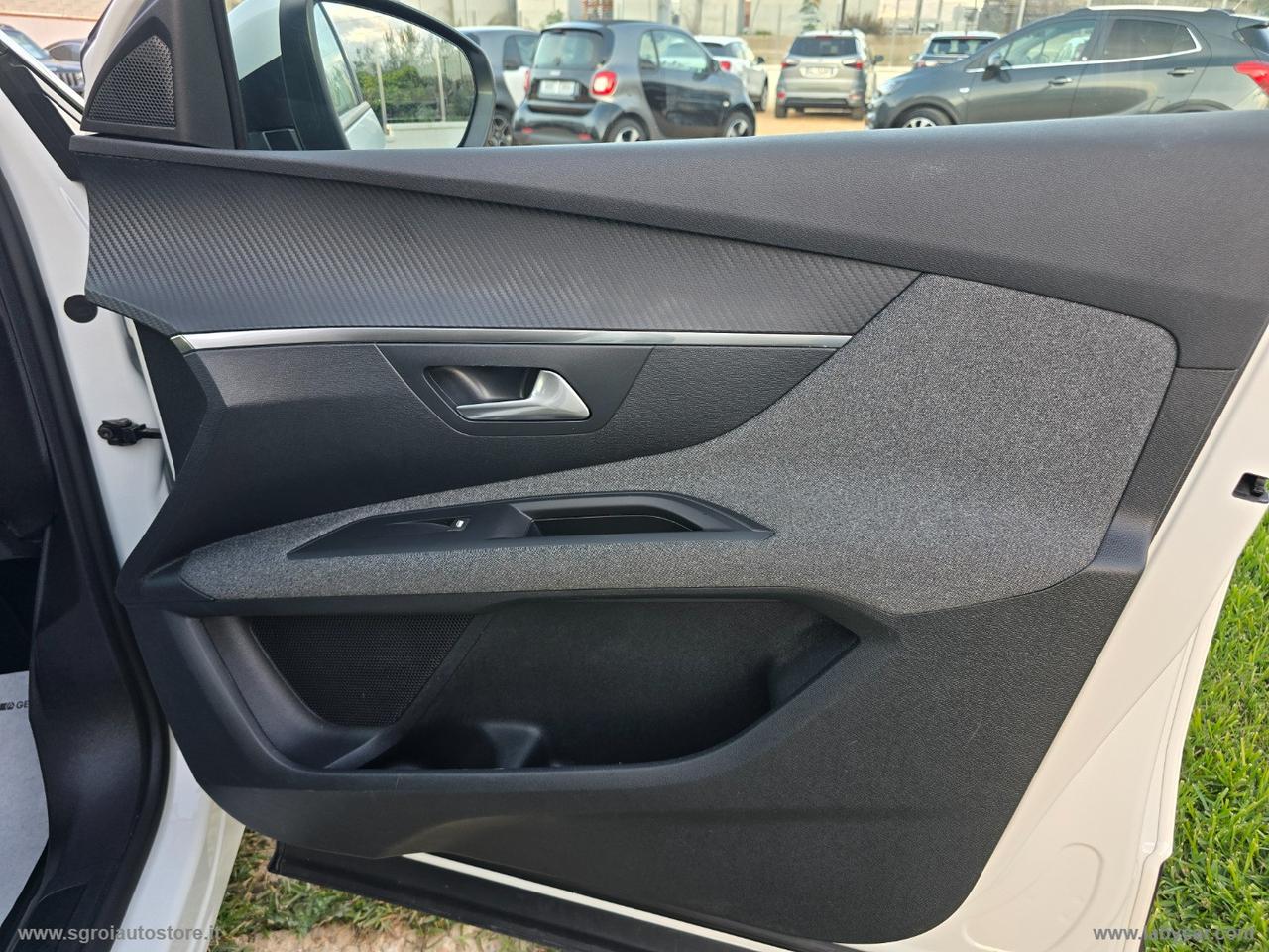 PEUGEOT 3008 BlueHDi 130 S&S EAT8 Business