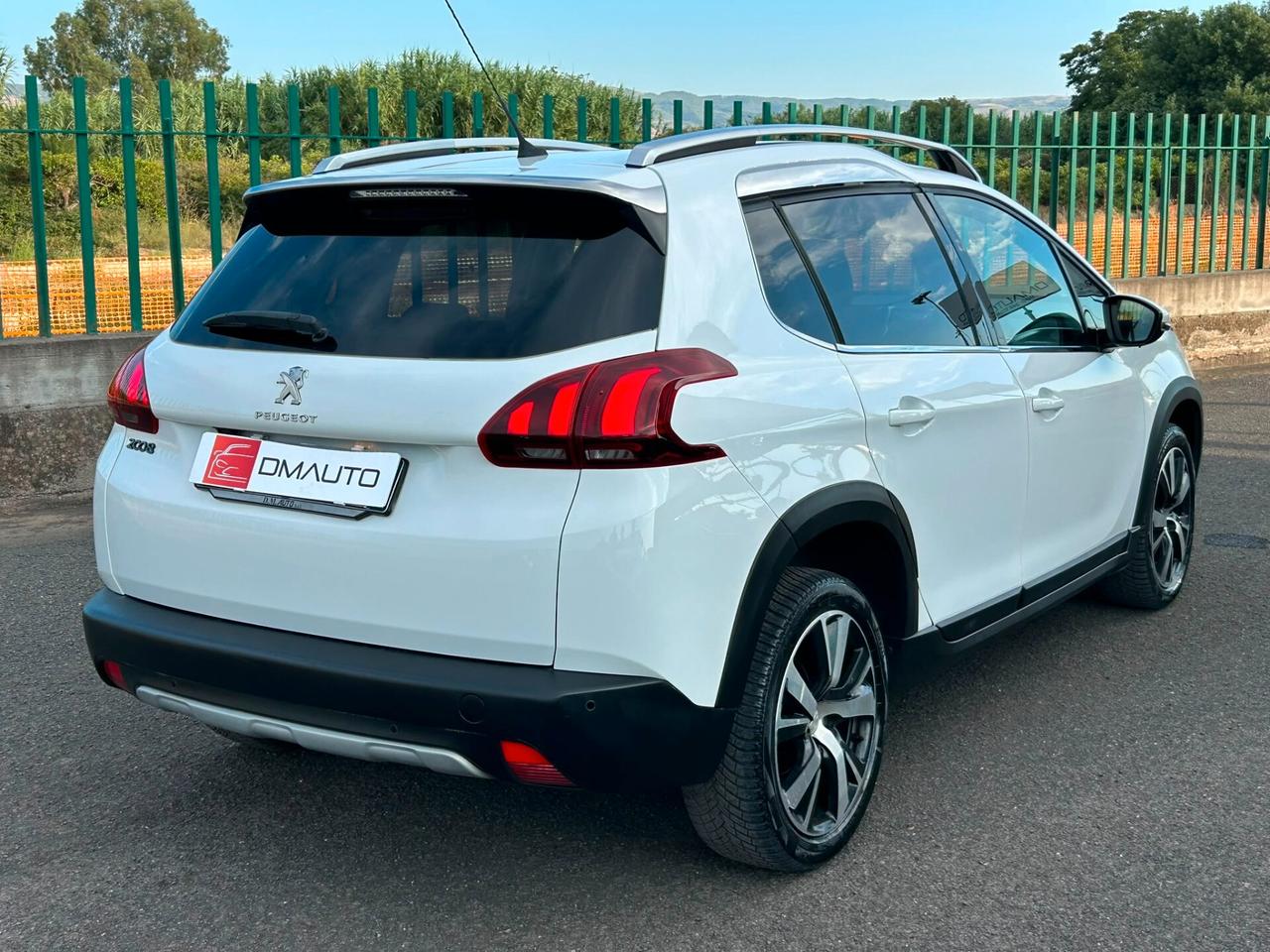 Peugeot 2008 BlueHDi 100 Black Matt