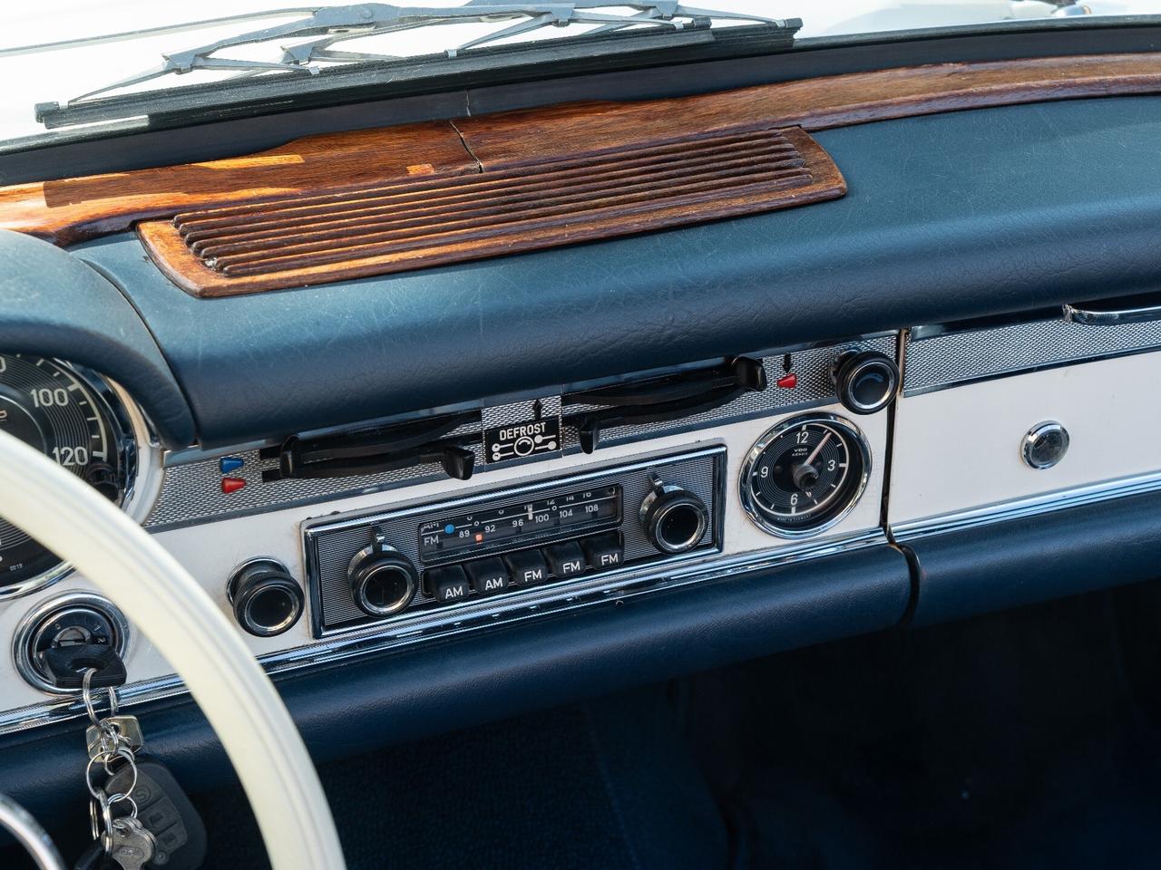 Mercedes-Benz SL 280 PAGODINO