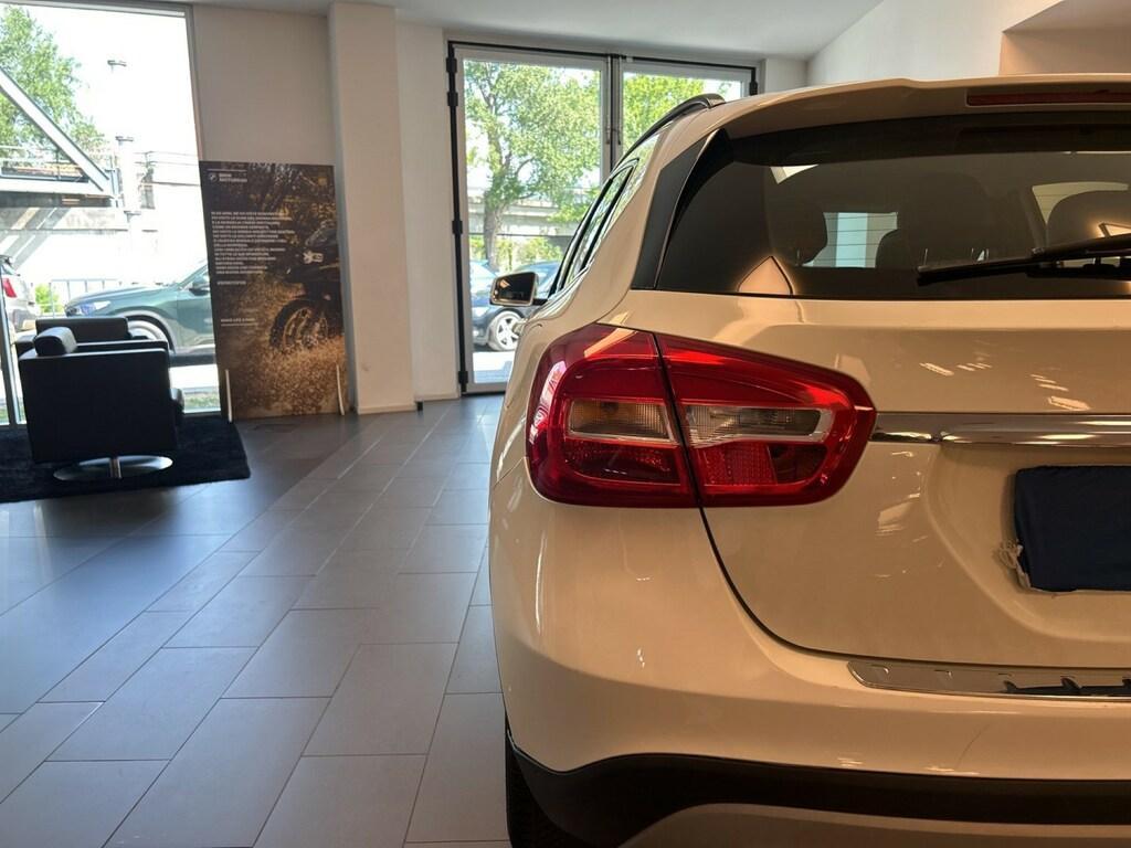 Mercedes GLA 180 180 Business 7G-DCT