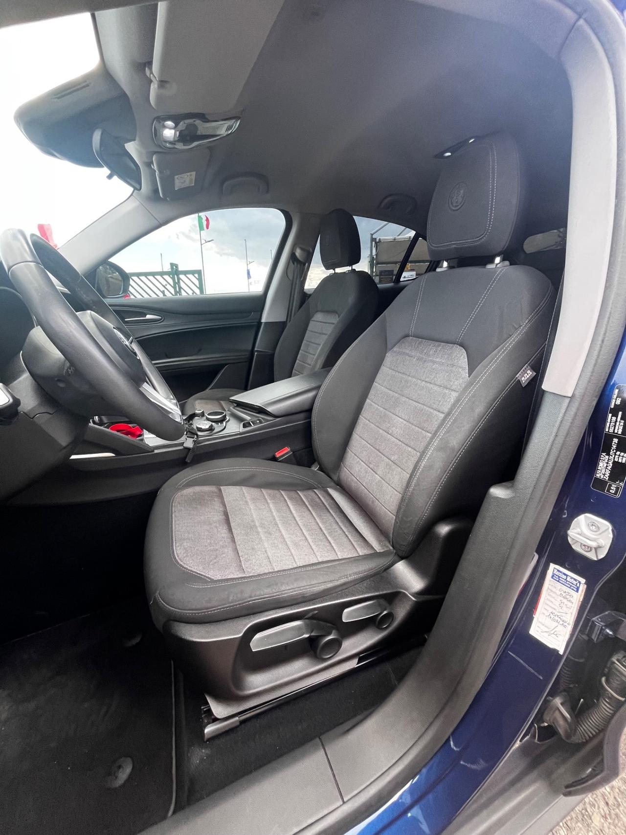 Alfa Romeo Stelvio 2.2 Turbodiesel 180 CV AT8 RWD