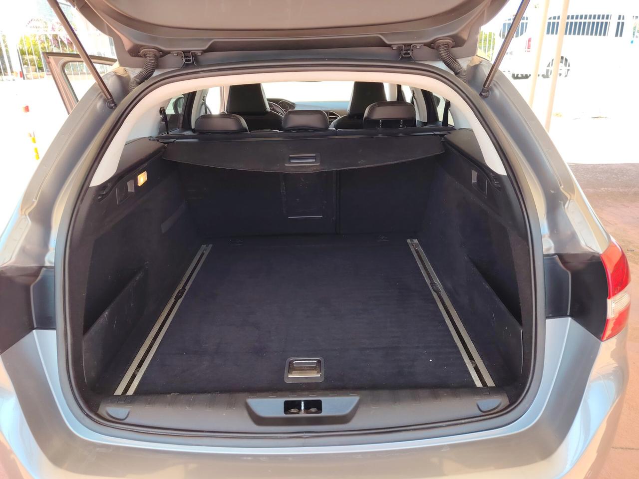 Peugeot 308 1.6 eHDi 115 SW Allure +tetto pan.