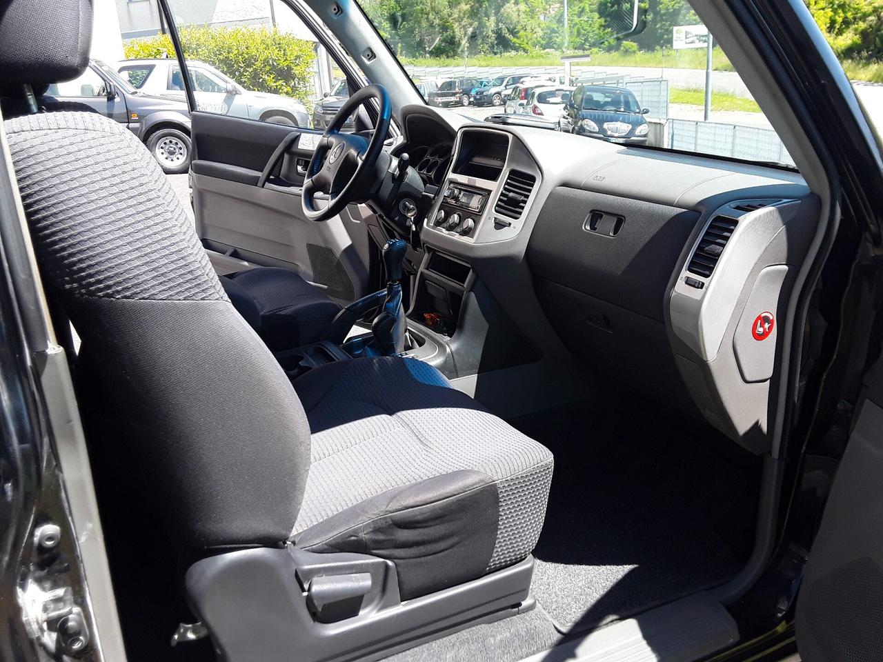 Mitsubishi Pajero 2.5 TDI 3p. Instyle