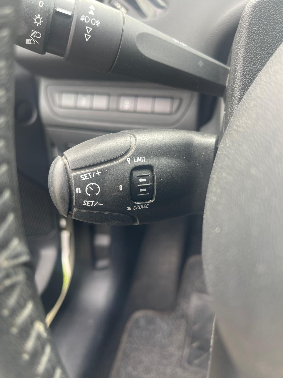 Peugeot 208 PureTech 82 5 porte Allure CERCHI CLIMA CRUISE MULTIFUNZIONE BLUETOOTH NAVIGATORE