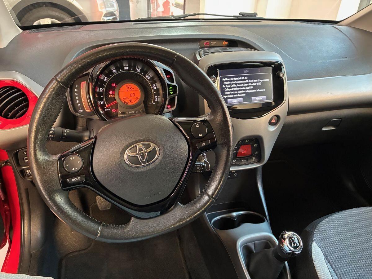 Toyota Aygo Connect 1.0 VVT-i 72 CV 5 porte x-clusiv red style