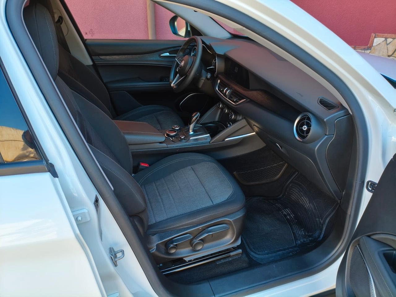 Alfa Romeo Stelvio 2.2 Turbodiesel 160 CV AT8 RWD Sport-Tech