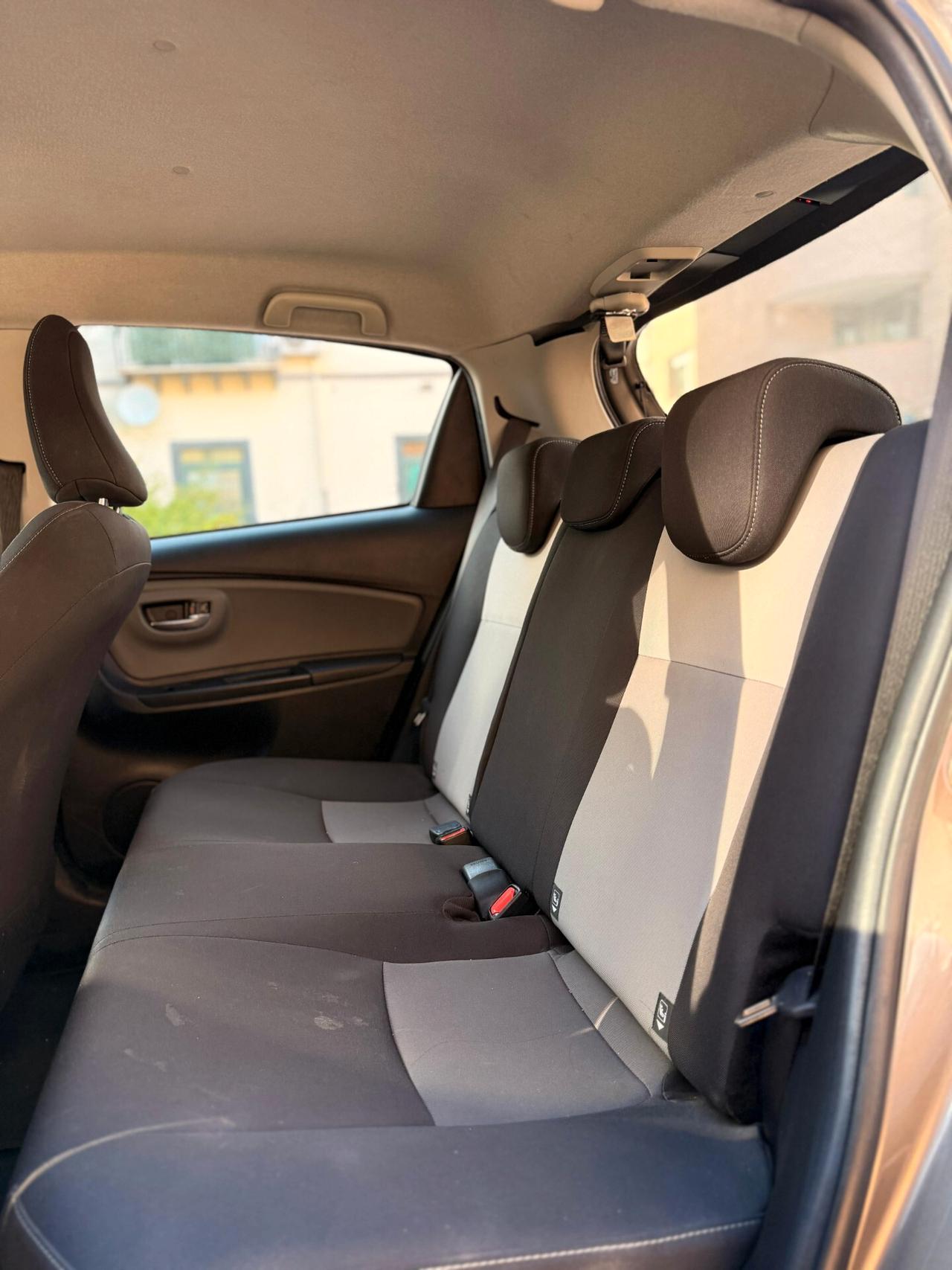 Toyota Yaris 1.5 Hybrid 5 porte Business Telecamera cerchi in lega 15 gomme nuove 4 stagioni